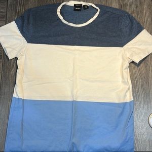I’m selling this Hugo boss short sleeve tee that fits size medium.